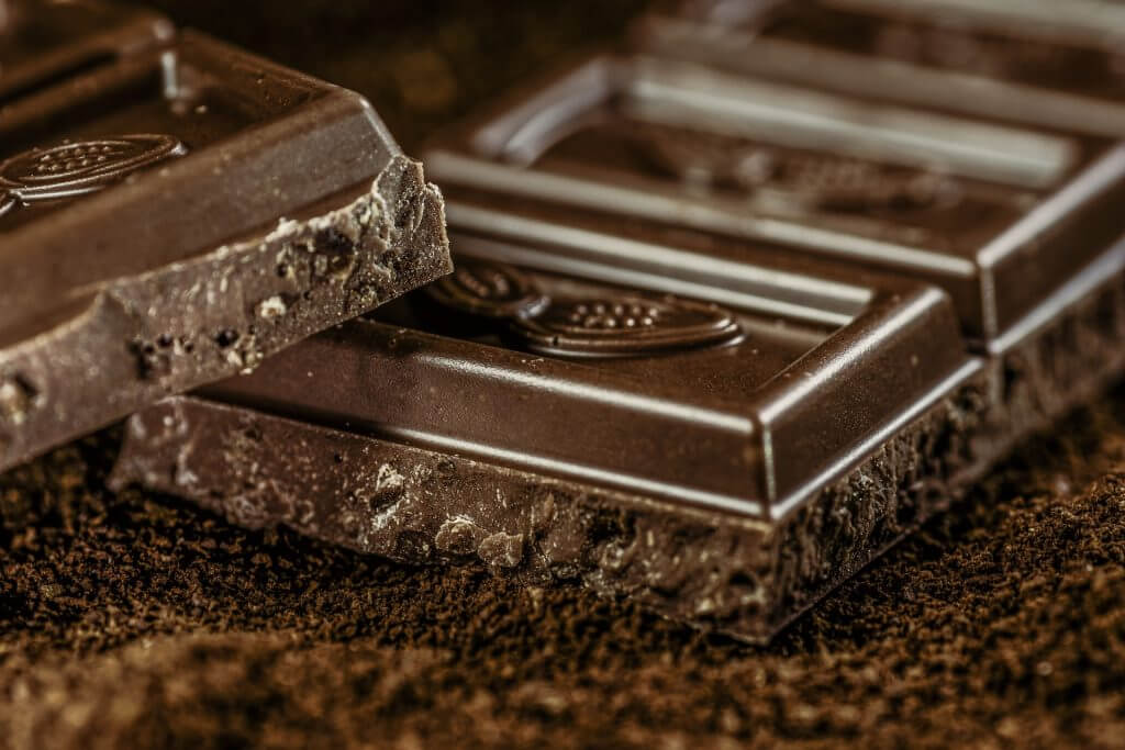 dark-chocolate-health-benefits-blood-pressure-daily-quantity-eating
