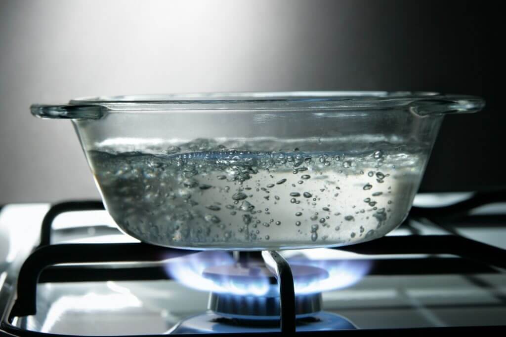 warm-water-hot-health-benefits-digestion-skin-fat