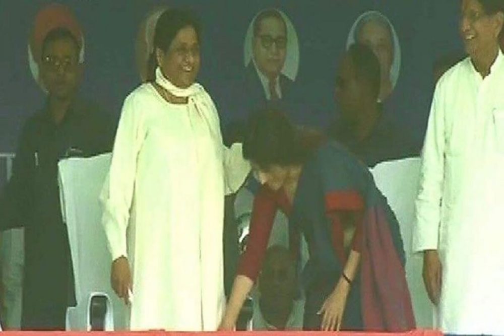 मायावती के पैर छूकर डिंपल ने लिया आशीर्वाद, बसपा सुप्रीमो ने बताया अपनी बहू