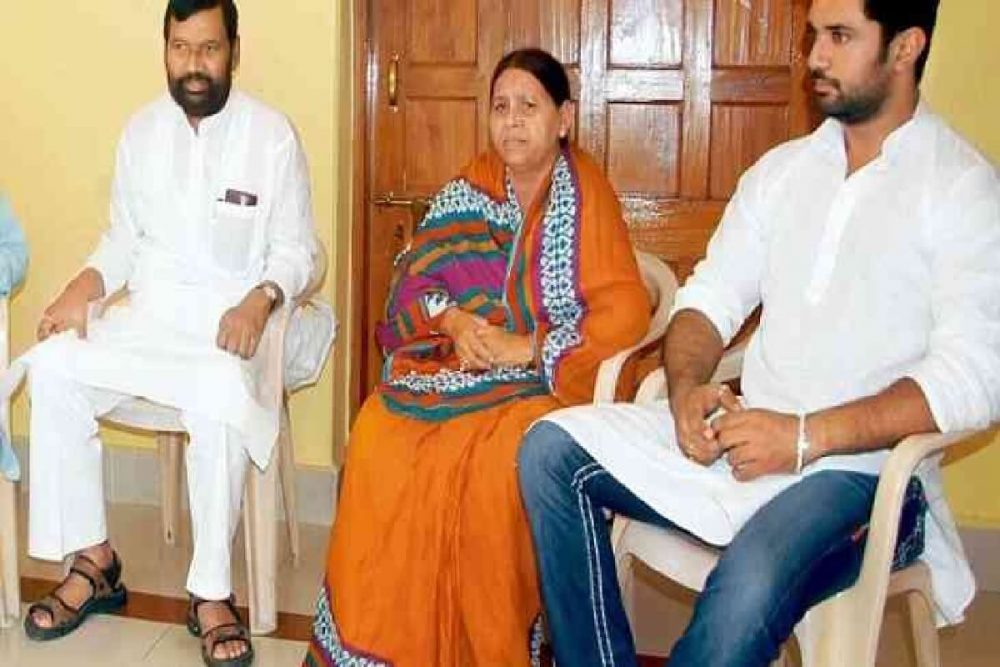 राबड़ी का करारा हमला, कहा- जब लालू के पैरों में गिड़गिड़ा रहे थे रामविलास