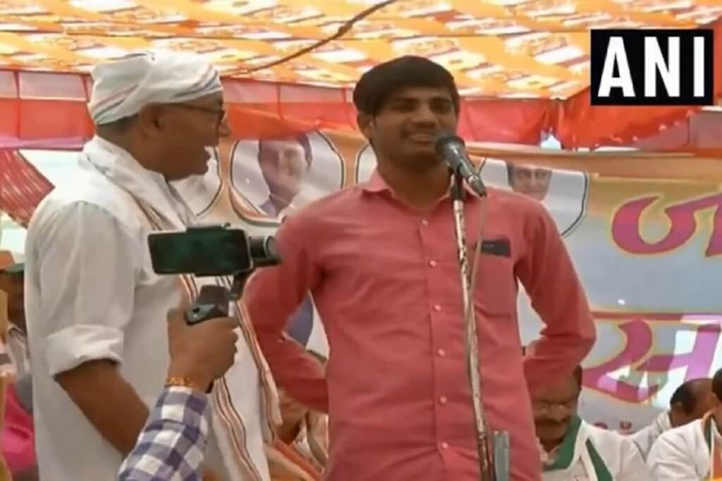 digvijay-singh-rally-15-lakhs-bank-account-modi-gungan