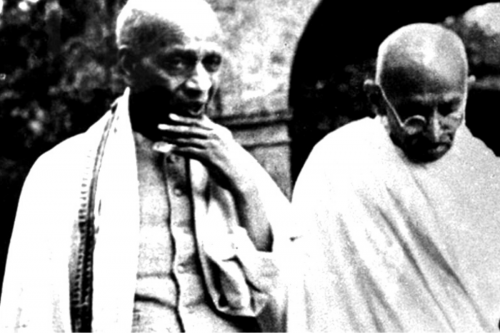 सरदार पटेल आखिर क्यों कहते थे गोड्से को पागल व उनके समर्थकों को कायर ?