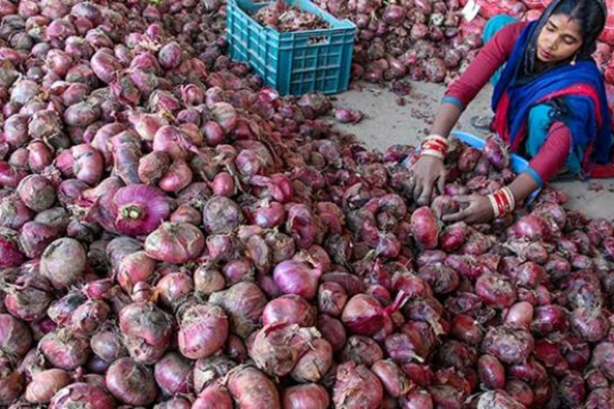 ऑडी खरीदने पंहुचा प्याज बेचने वाला किसान, बोला पूरा शोरूम दिखाओ