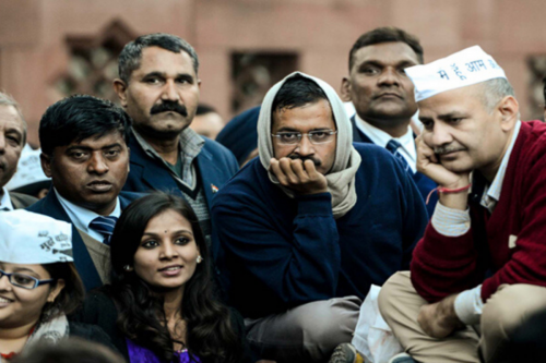 केजरीवाल ने मंत्रियों को बांटे सभी विभाग, केवल “धरना मंत्रालय” रखा अपने पास