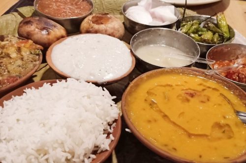 जानिए कैसे बनाये स्वादिष्ट दाल बाटी चोखा डिश अपने घर पे