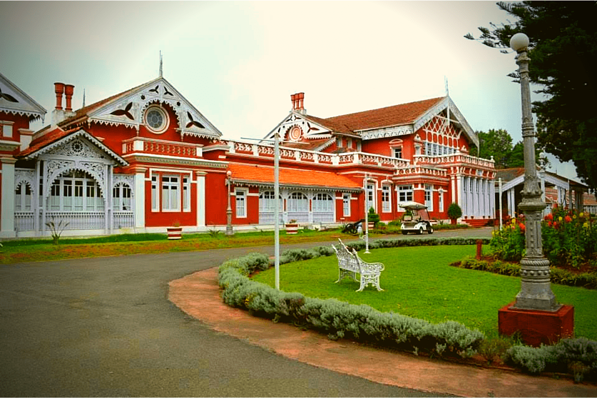 छुट्टियों में घूमने जाने से पहले इन Haunted Hotels के बारे में जरूर जाने लें mk