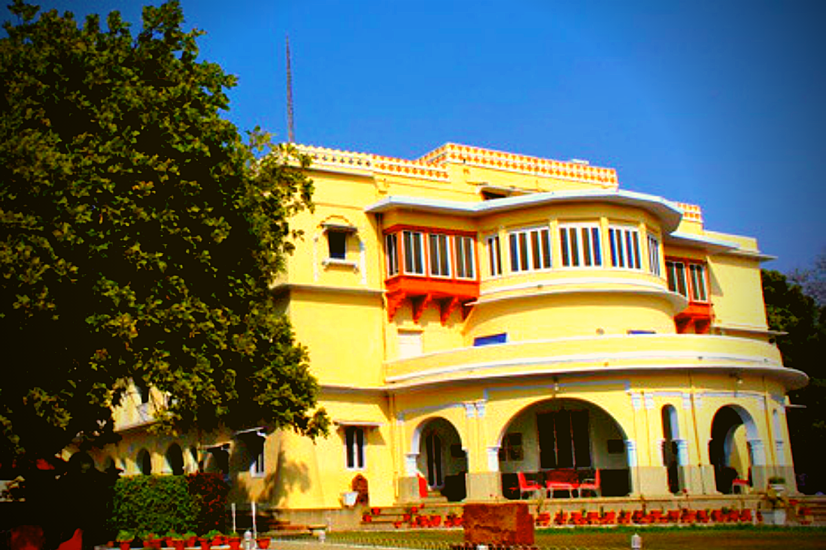 छुट्टियों में घूमने जाने से पहले इन Haunted Hotels के बारे में जरूर जाने लें ak