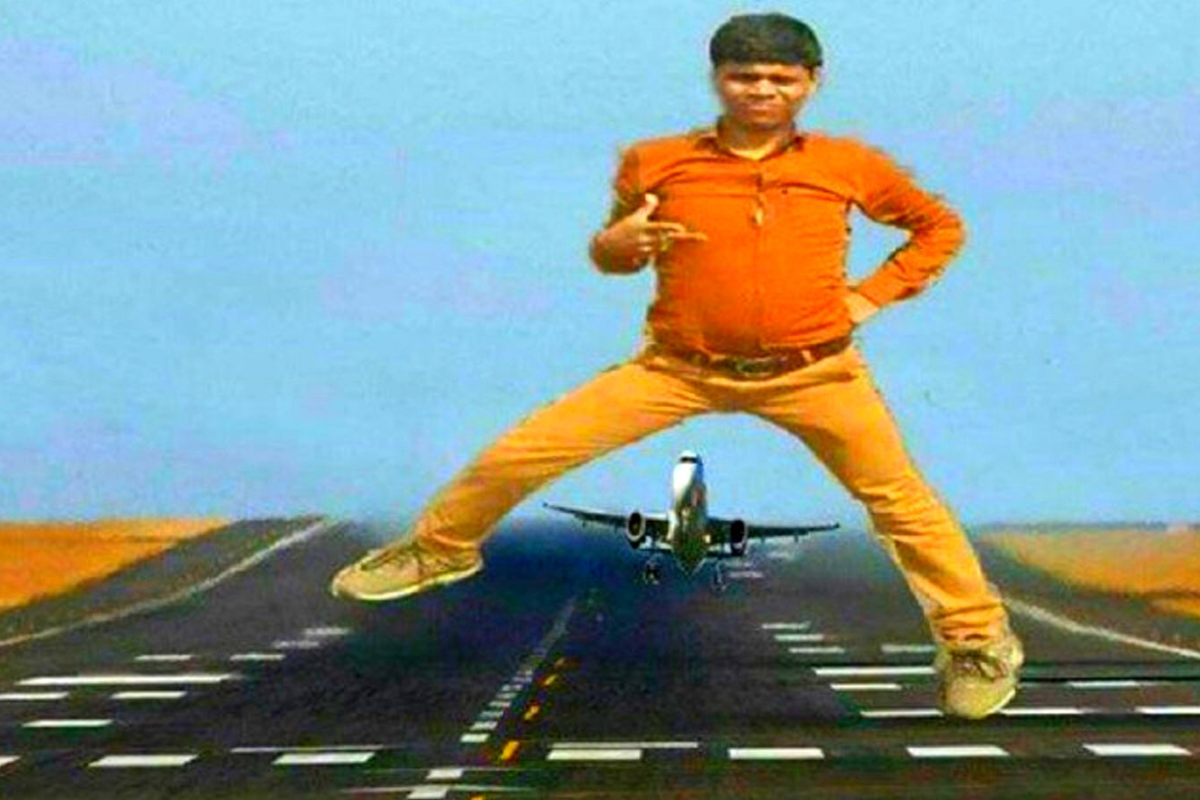भारत में नमूनों की कमी नहीं है ये तो आप इन फोटोशॉप से समझ ही जायेंगे- aeroplane