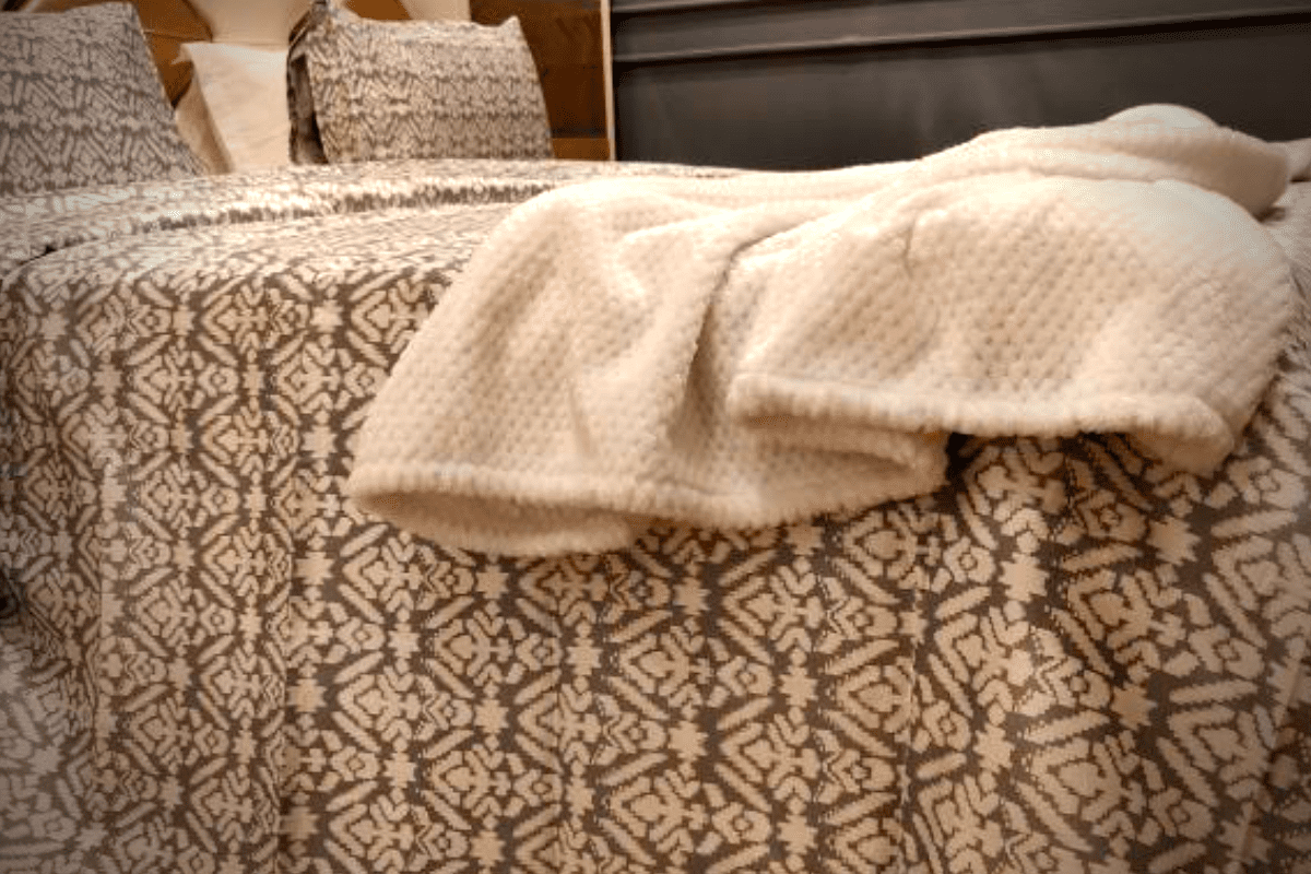 Amouve: Provides Organic Textile Products-Bedsheet, Towels and Pillows