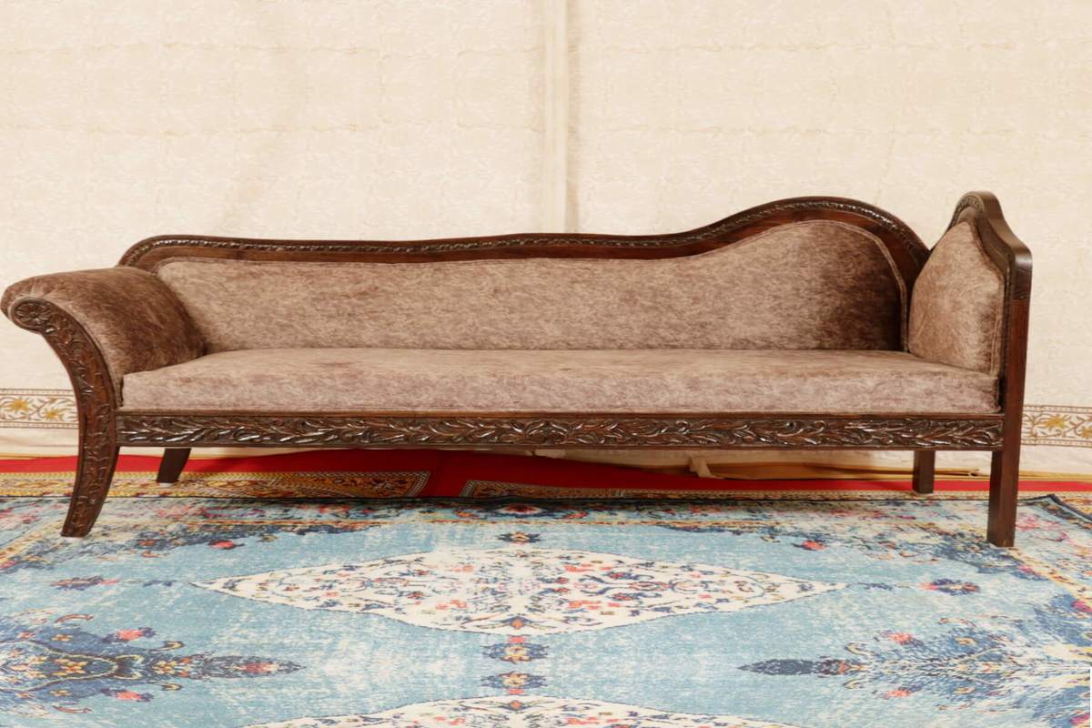 Looking For a Classic Wooden Sofa Set? Consider Buying It Online