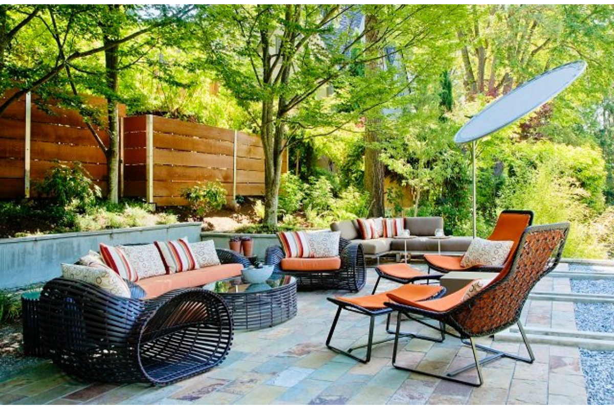 The Many Benefits of Refinishing Wood Old Furniture