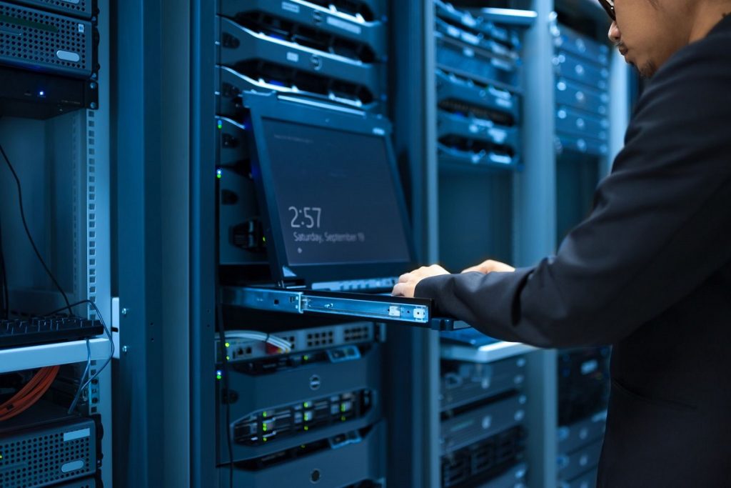 Web server selection and monitoring procedure